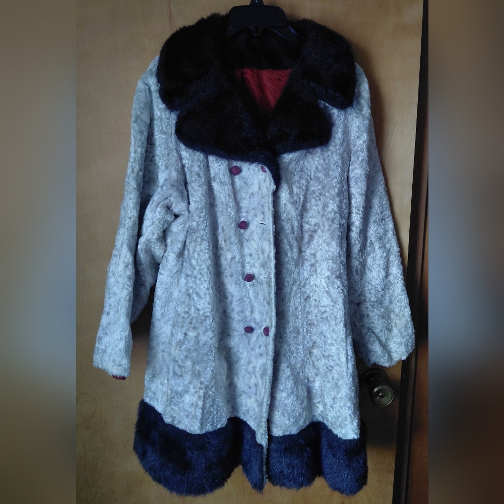 Lillian Ann  Vintage Elegant Gray and Black Women's Coat